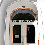 Das Eingangstor zur Schule Rellingen in Hamburg