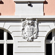 Stuckornament auf der Fassade der Hamburger Schule Rellinger Straße